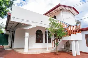 Large House for Sale – Navinna