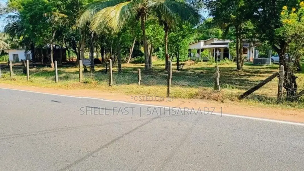 අනුරාධපුර පූජා නගරයෙන් සින්නක්කර ඉඩමක් විකිණීමට