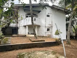 Large Two Storied House - Athurugiriya