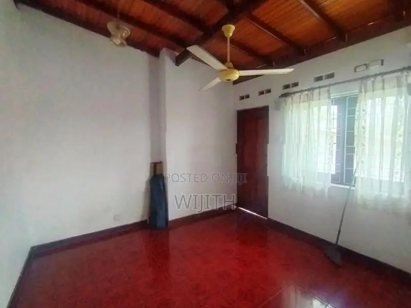 Two Storey House for Sale in Pelawaththa