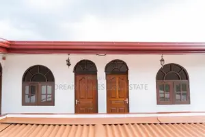 Large House for Sale – Navinna