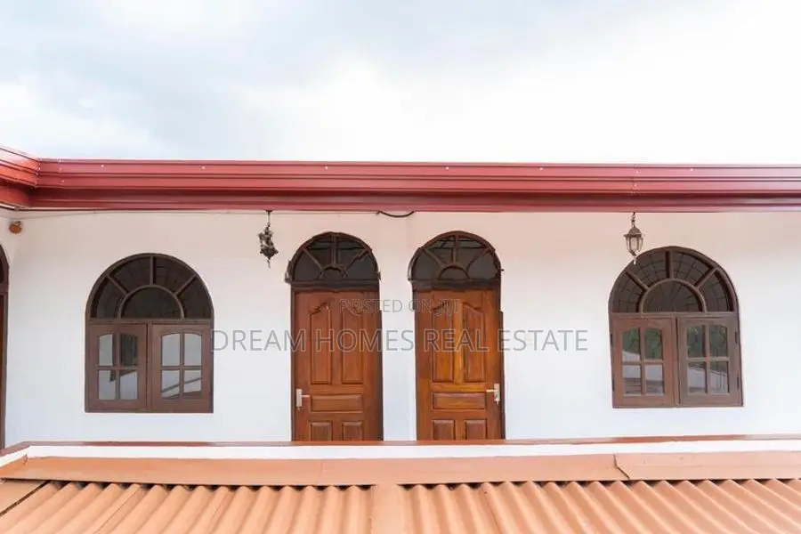 Large House for Sale – Navinna