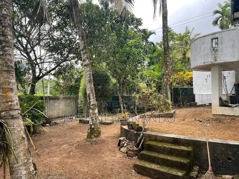 Large Two Storied House - Athurugiriya