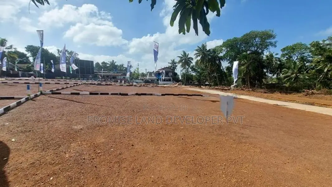 Land Sale in Gorakana Y31