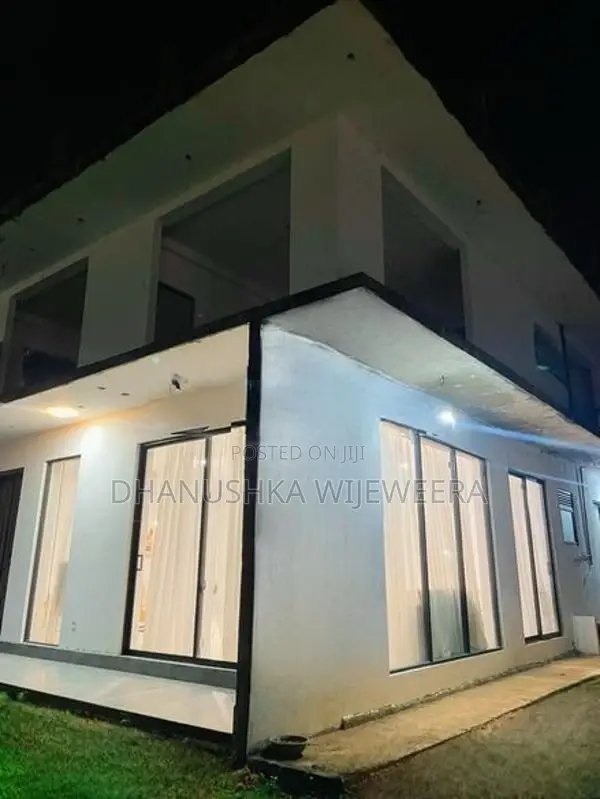 2 Story Modern Box Type House with Rooftop Weliweriya