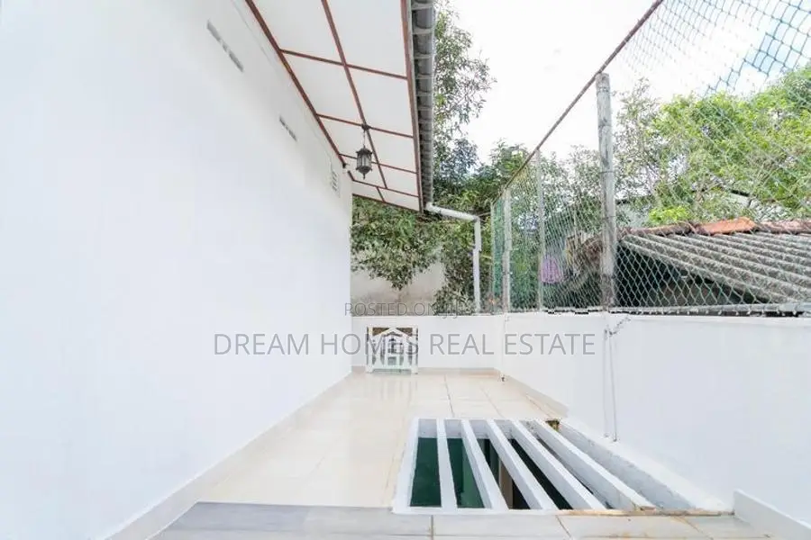 Large House for Sale – Navinna