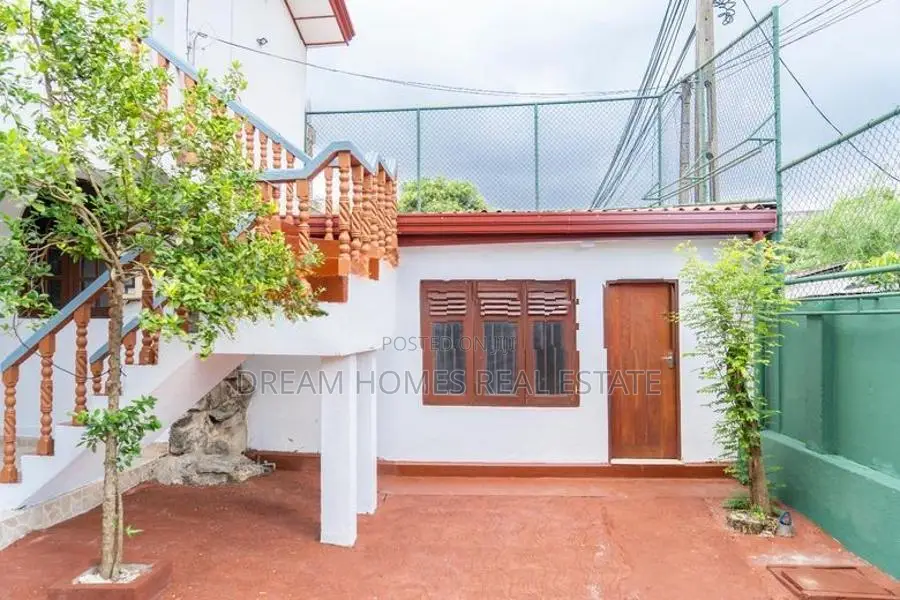 Large House for Sale – Navinna
