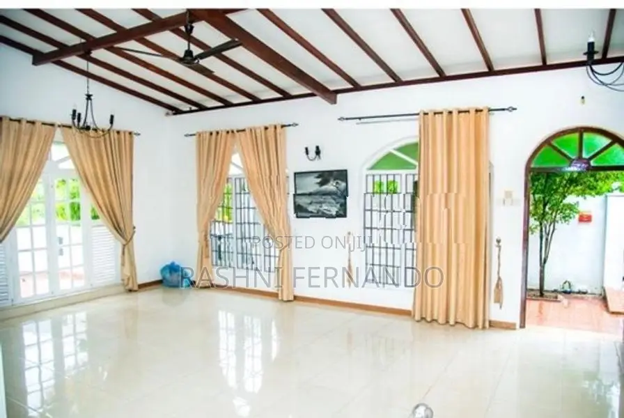 Large Two Storied House - Athurugiriya