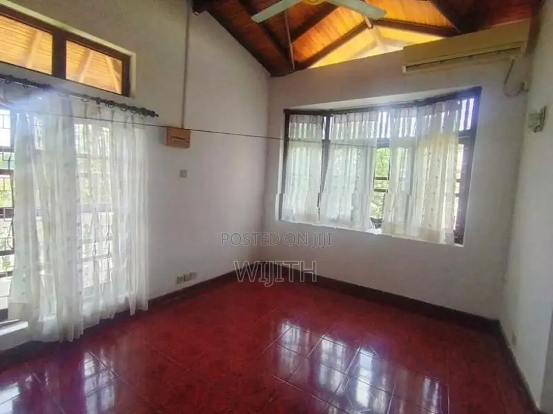 Two Storey House for Sale in Pelawaththa