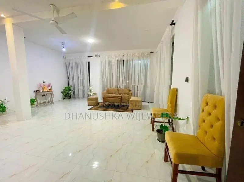 2 Story Modern Box Type House with Rooftop Weliweriya
