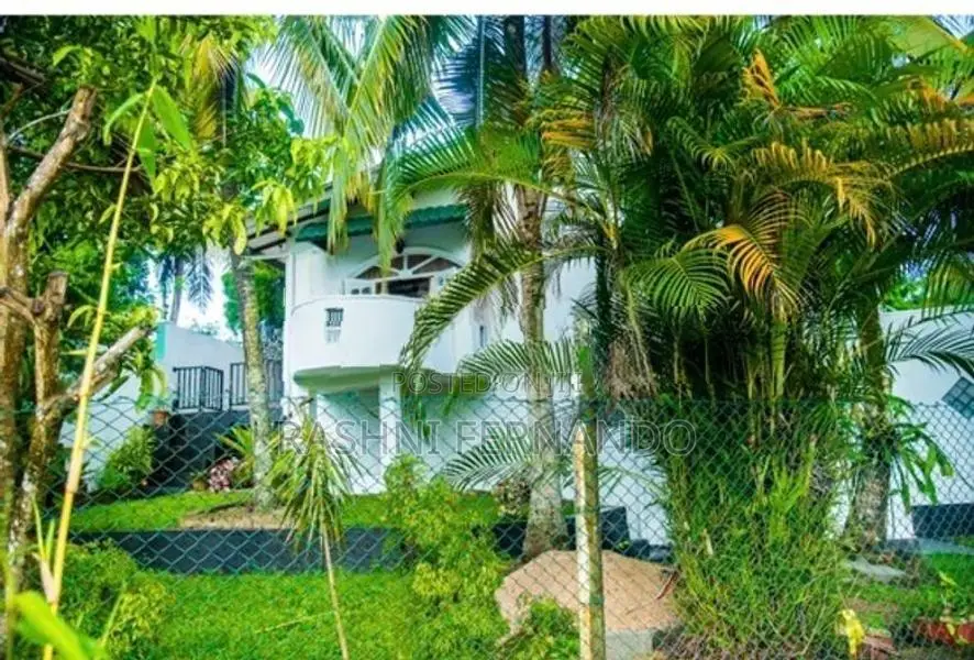 Large Two Storied House - Athurugiriya