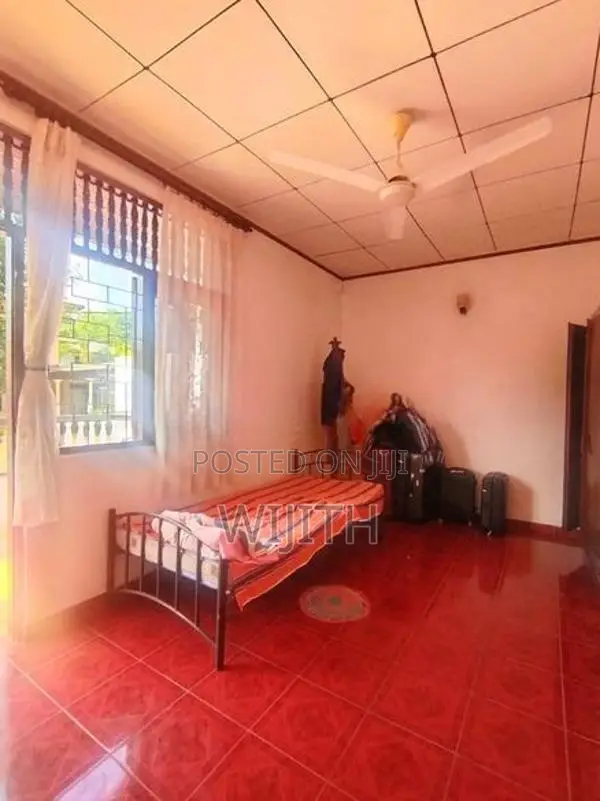 Two Storey House for Sale in Pelawaththa