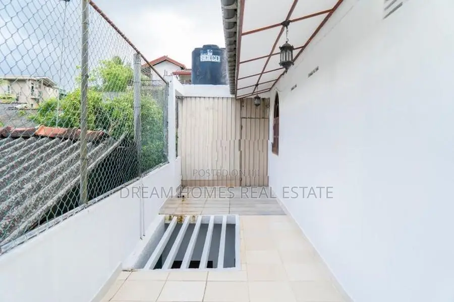 Large House for Sale – Navinna