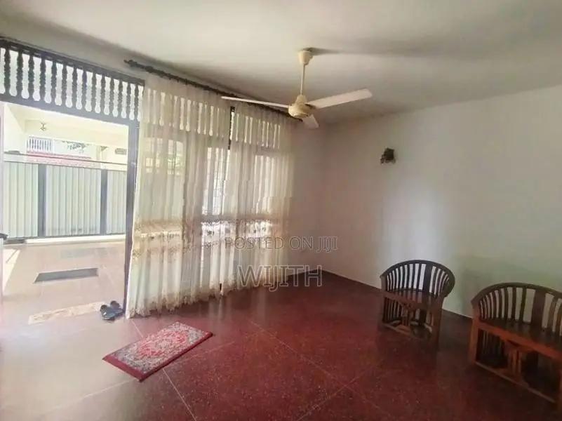 Two Storey House for Sale in Pelawaththa