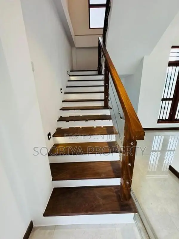 Luxury 2 Storey House for Sale in Piliyandala