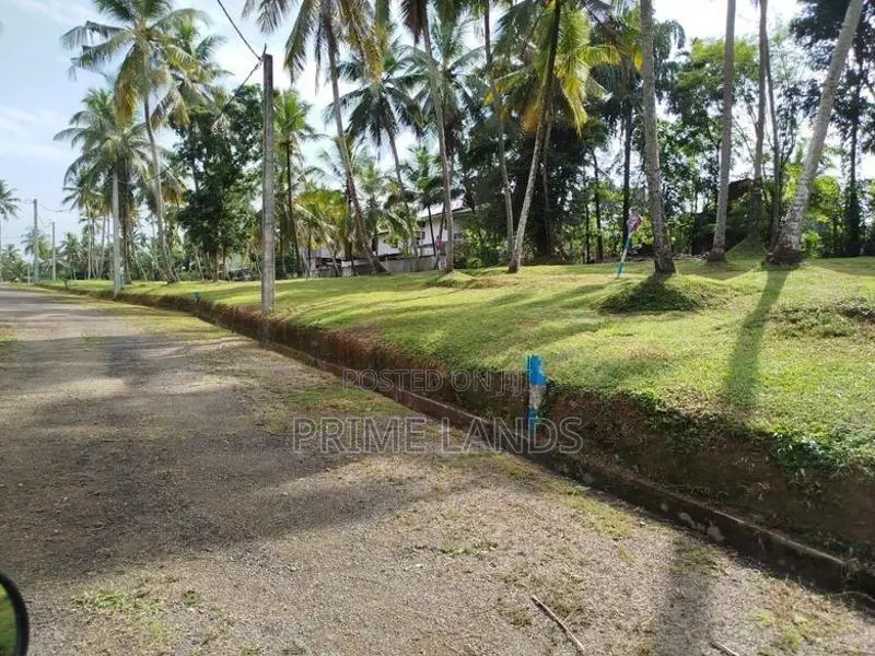 Land in Kotadeniyava