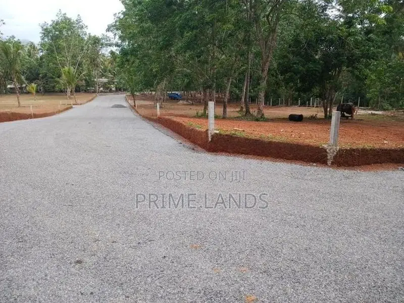 Land in Divulapitiya