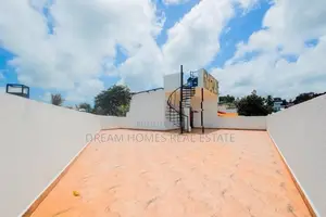 3-Storey Family Home – Modern Living with Rooftop Terrace Kesbewa