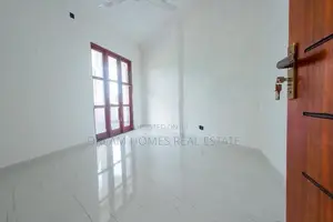 3-Storey Family Home – Modern Living with Rooftop Terrace Kesbewa