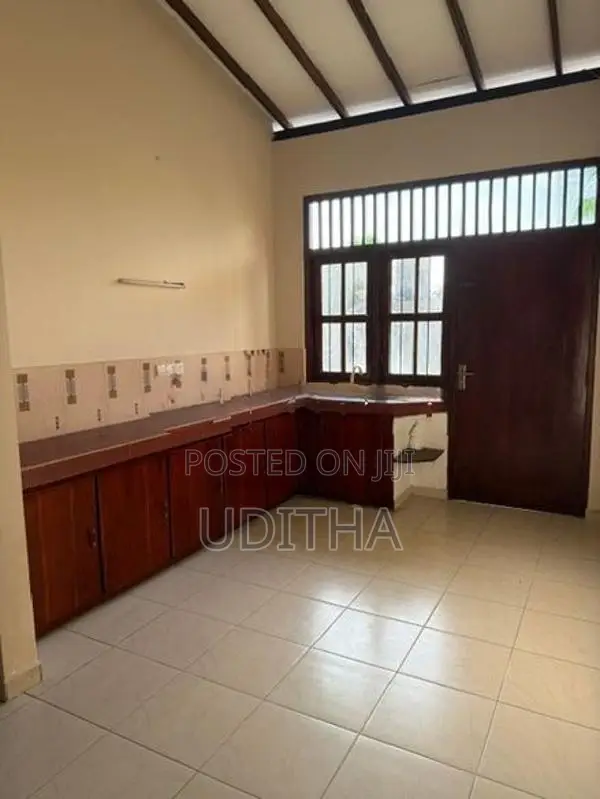 Upper Floor Two-Storey House for Rent Ratmalana