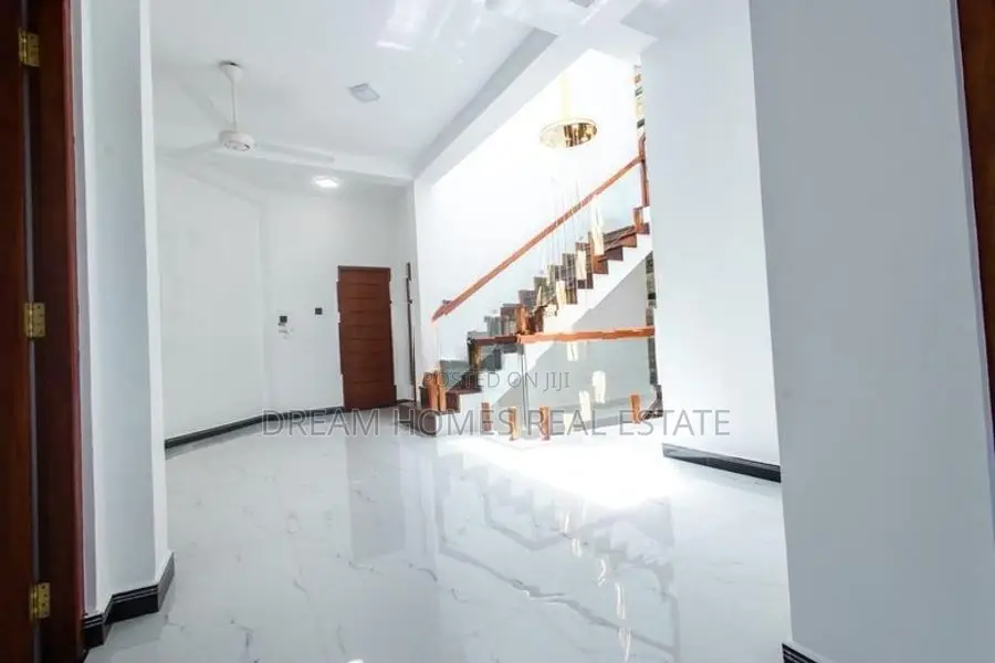 3-Storey Family Home – Modern Living with Rooftop Terrace Kesbewa