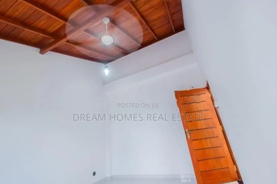 3-Storey Family Home – Modern Living with Rooftop Terrace Kesbewa