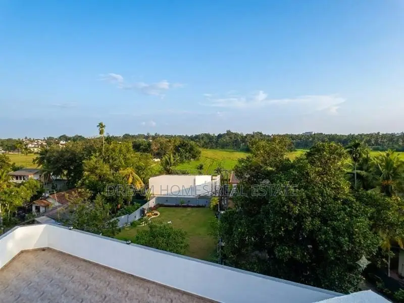 3-Storey Family Home – Modern Living with Rooftop Terrace Kesbewa