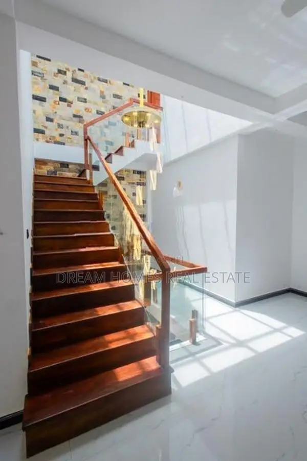 3-Storey Family Home – Modern Living with Rooftop Terrace Kesbewa