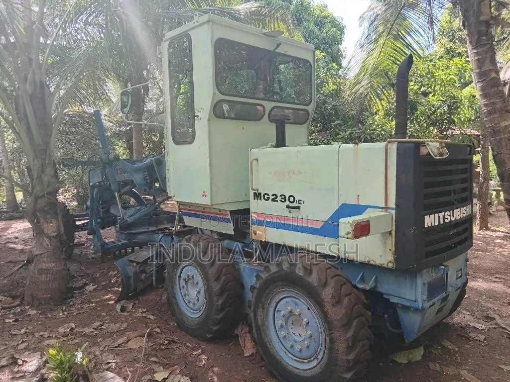 Mitsubishi Motor Grader 230 MG 2014 Heavy-Duty (Used)