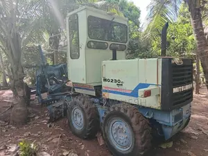 Mitsubishi Motor Grader 230 MG 2014 Heavy-Duty (Used)