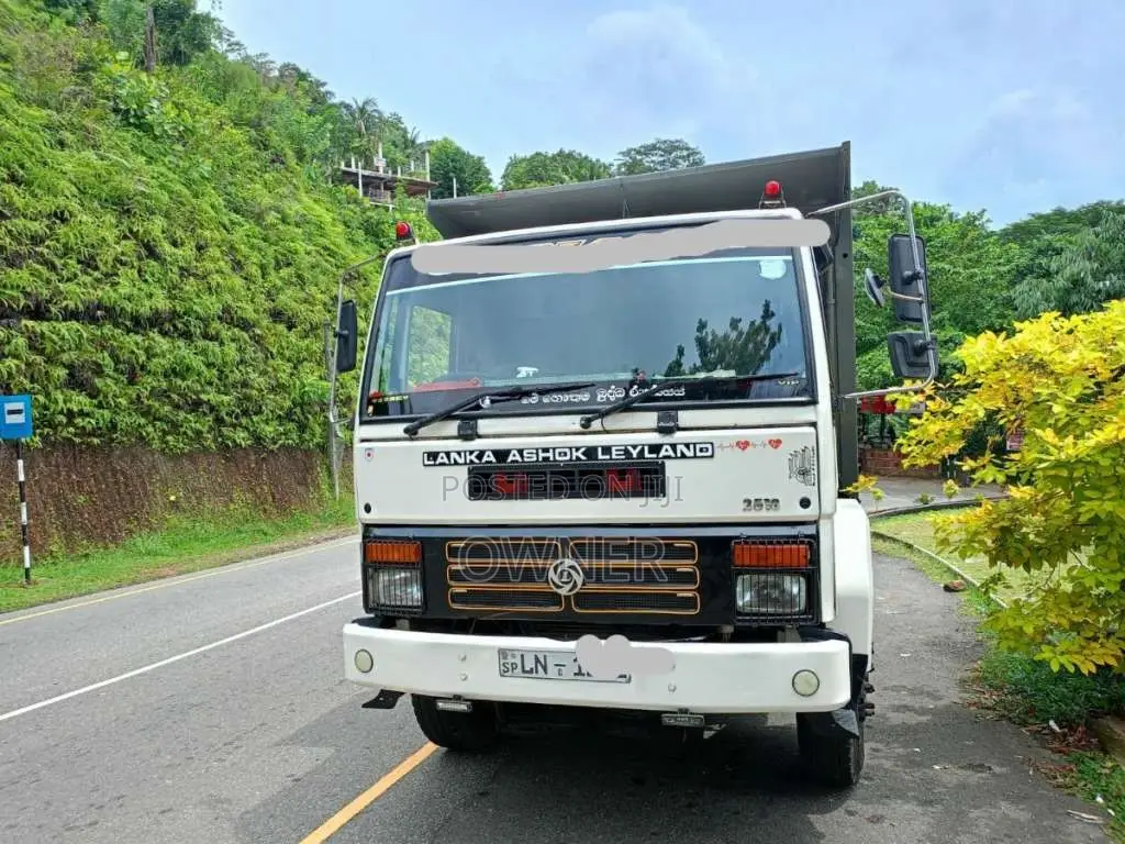 Ashok-Leyland 10 Wheel Tipper 2518 2017 Lorry (Used)