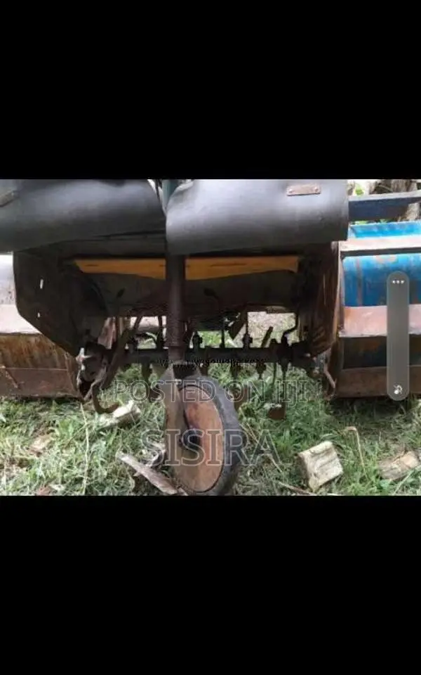 Kubota K700 2004 Tractor (Used)