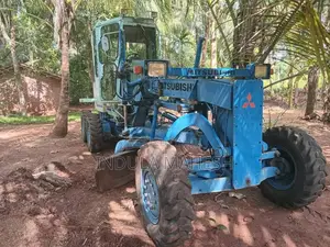 Mitsubishi Motor Grader 230 MG 2014 Heavy-Duty (Used)