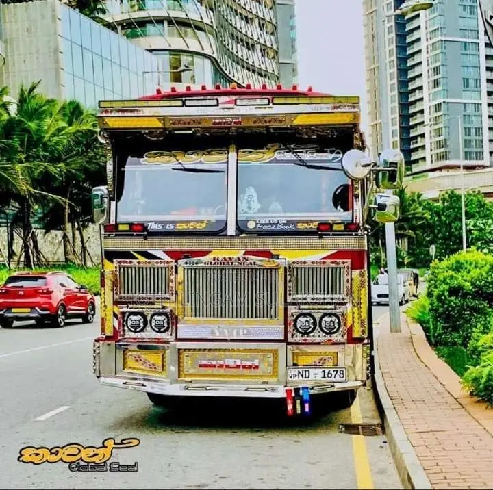 Ashok-Leyland Leyland 2017 Bus (Used)