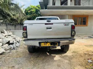 Toyota Hilux 2013 Pickup (Used)