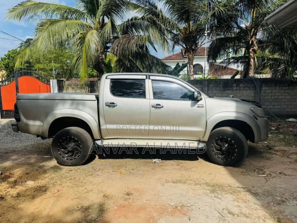 Toyota Hilux 2013 Pickup (Used)