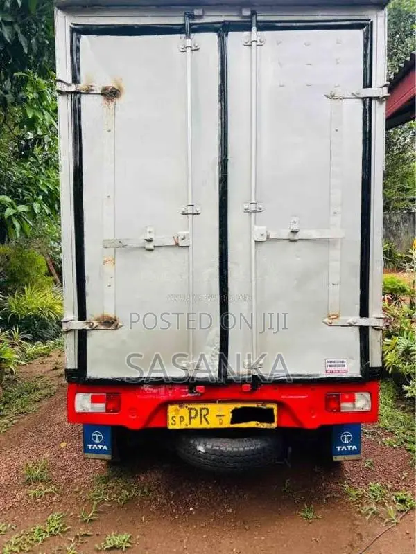 Tata Dimo Batta 2011 Lorry (Used)