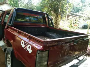 Toyota Hilux 1984 Pickup (Used)