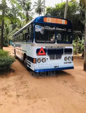 Ashok-Leyland Viking 2005 Bus (Used)