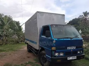 Isuzu ELF 1983 Lorry (Used)