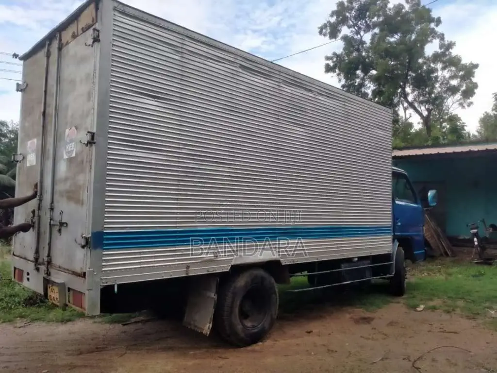 Isuzu ELF 1983 Lorry (Used)