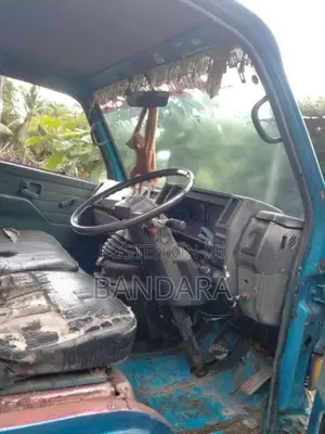 Isuzu ELF 1983 Lorry (Used)