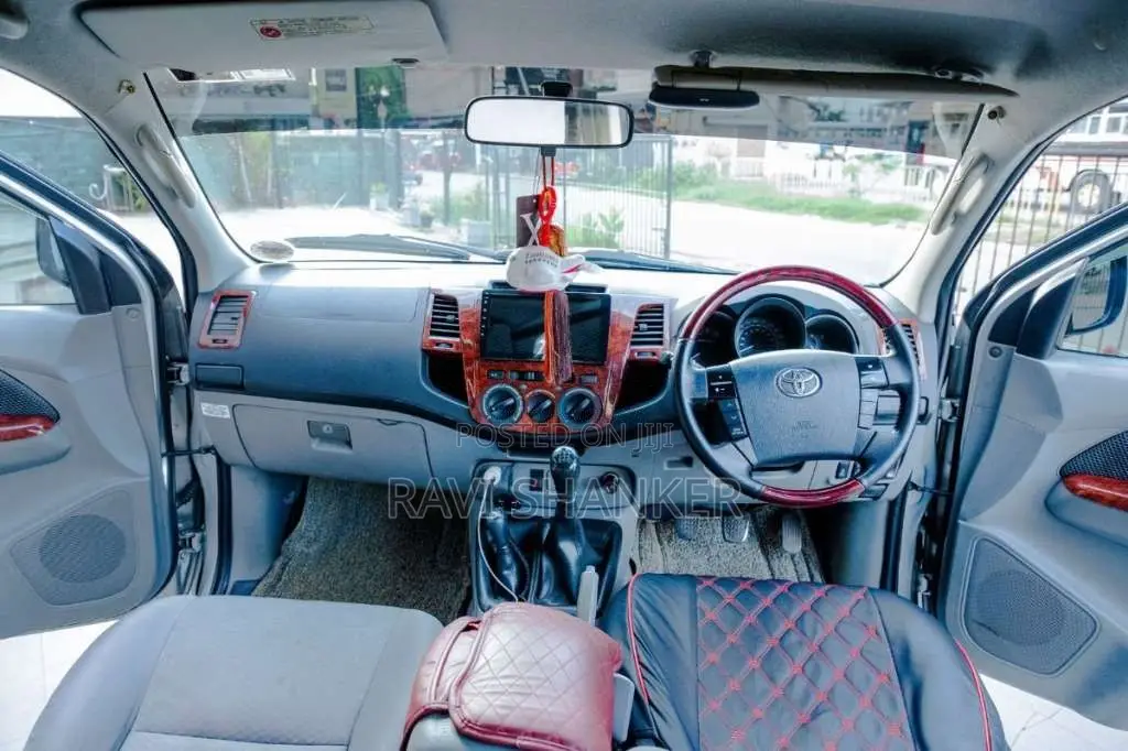 Toyota Hilux Vigo 2011 Pickup (Used)
