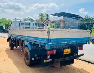 Isuzu ELF 1990 Lorry (Used)