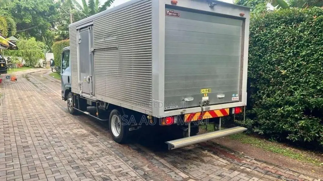 Isuzu ELF 2019 Lorry (Used)