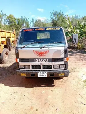 Isuzu ElF 1983 Lorry (Used)