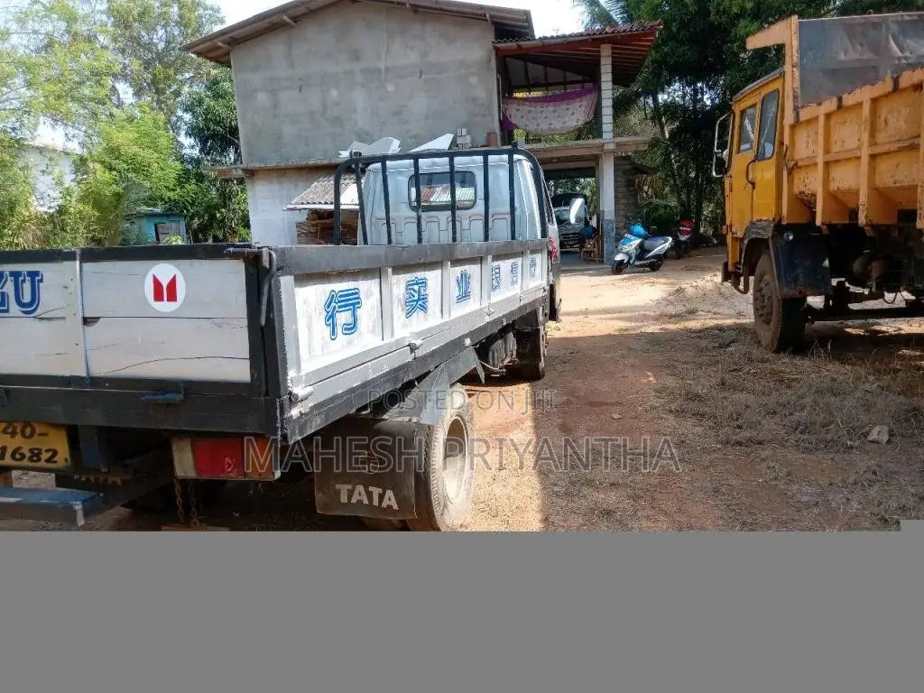 Isuzu ElF 1983 Lorry (Used)