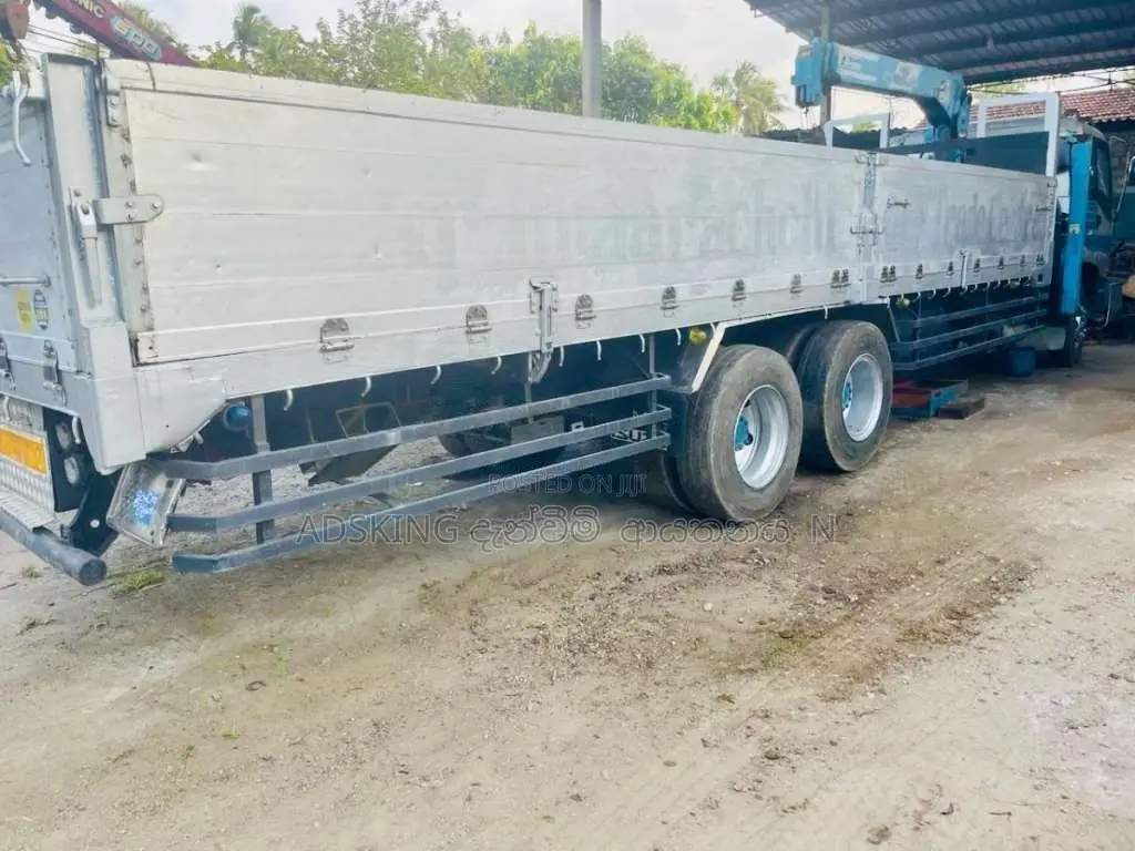 Isuzu Giga 10 Wheel Boom Truck 2007 Lorry (Used)