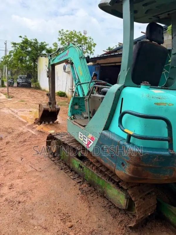 Yanmar B37-2 Excavator 2016 Heavy-Duty (Used)
