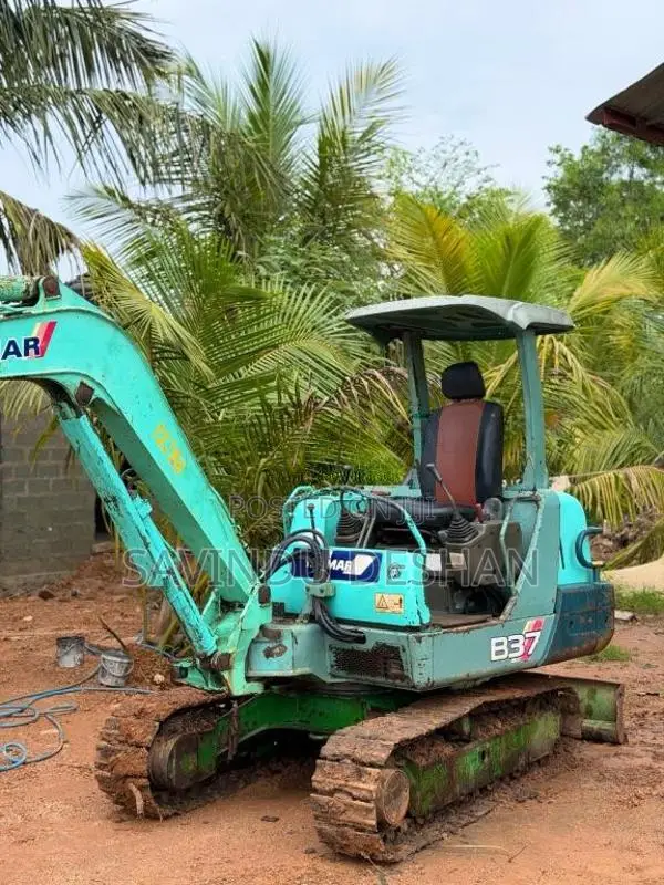 Yanmar B37-2 Excavator 2016 Heavy-Duty (Used)